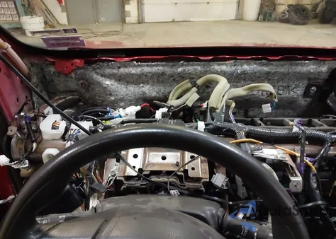 2015 Toyota Rav4 Xle z USA, uszkodzony, nr VIN 2T3RFREV9FW323000